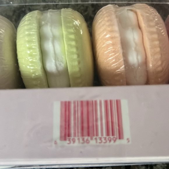 ASQUITH & SOMERSET MACAROON BATH FIZZERS - Picture 5 of 5